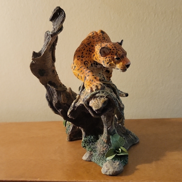 Danbury Mint Leopard Climbing Called Jungle Predator - Picture 10 of 16